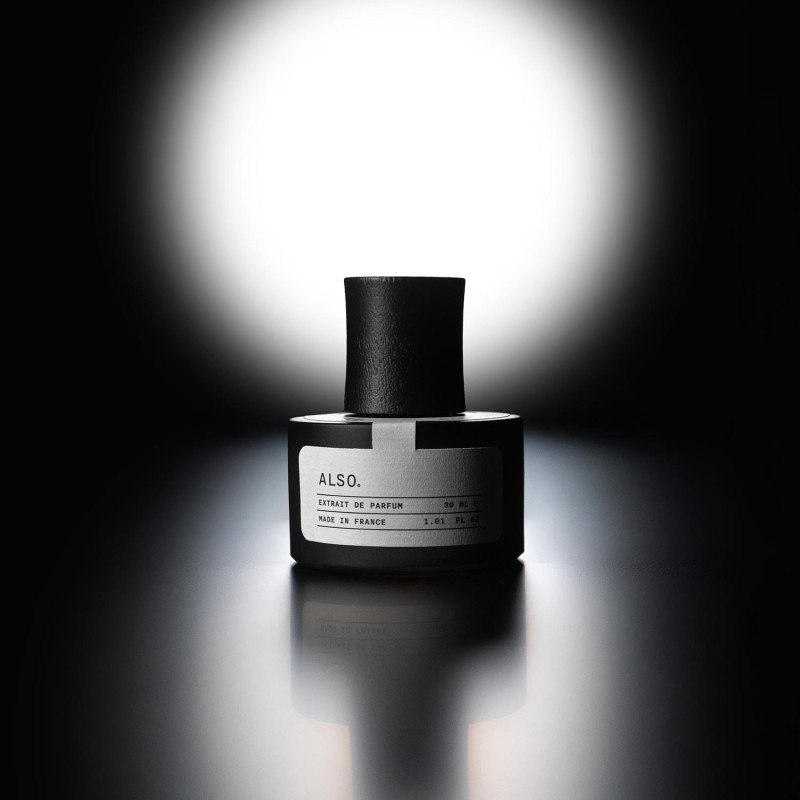 Intense also extrait de parfum, amber and citrus notes